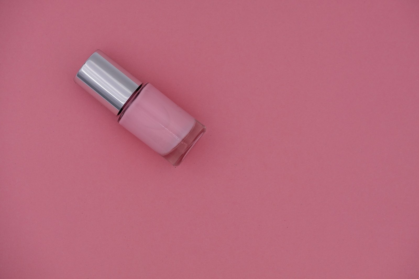 Esmalte rosa para manicura profesional